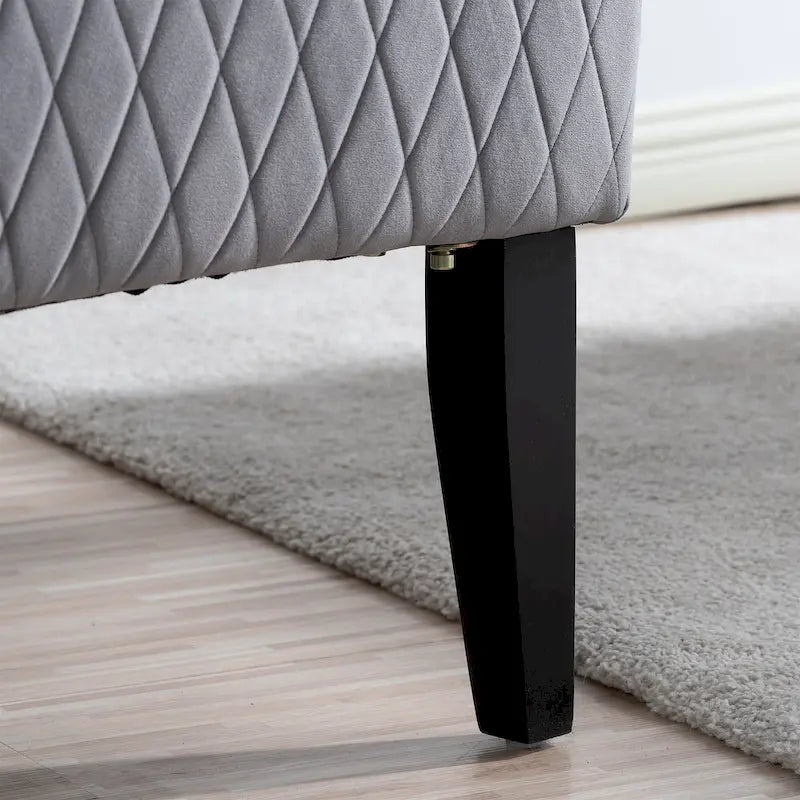 Fauteuil Evelyn en velours à oreilles et haut dossier