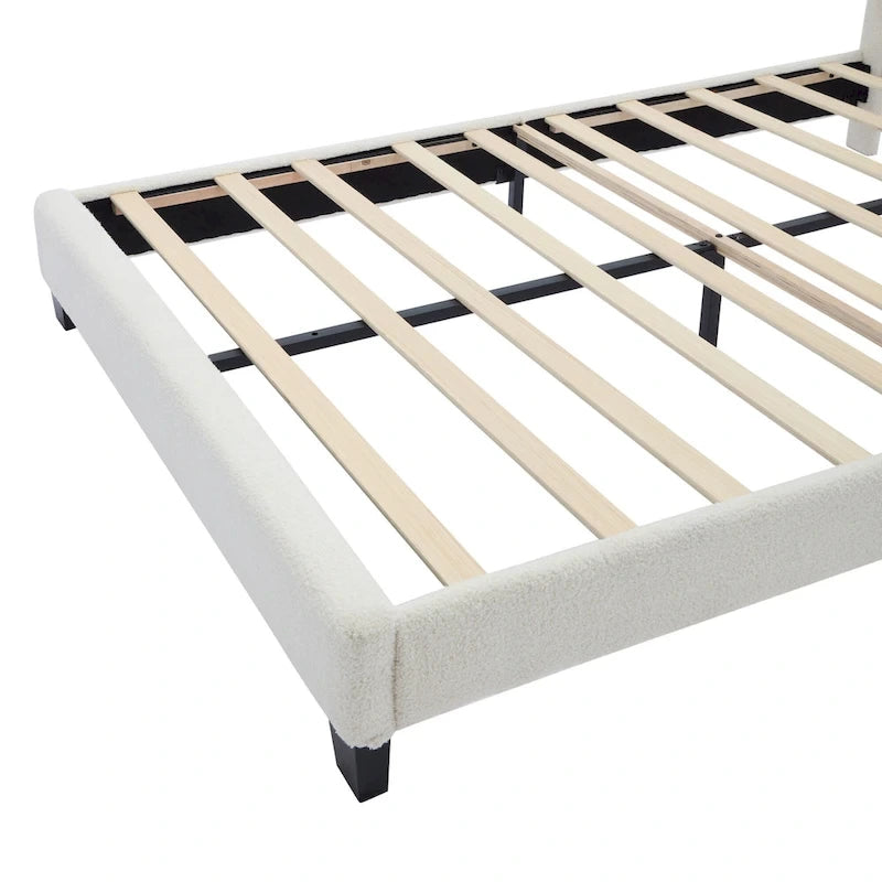 Lit plateforme pleine grandeur blanc en tissu Sherpa avec tête de lit élégante à fleurs et support à lattes en bois