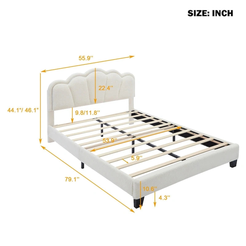 Lit plateforme pleine grandeur blanc en tissu Sherpa avec tête de lit élégante à fleurs et support à lattes en bois
